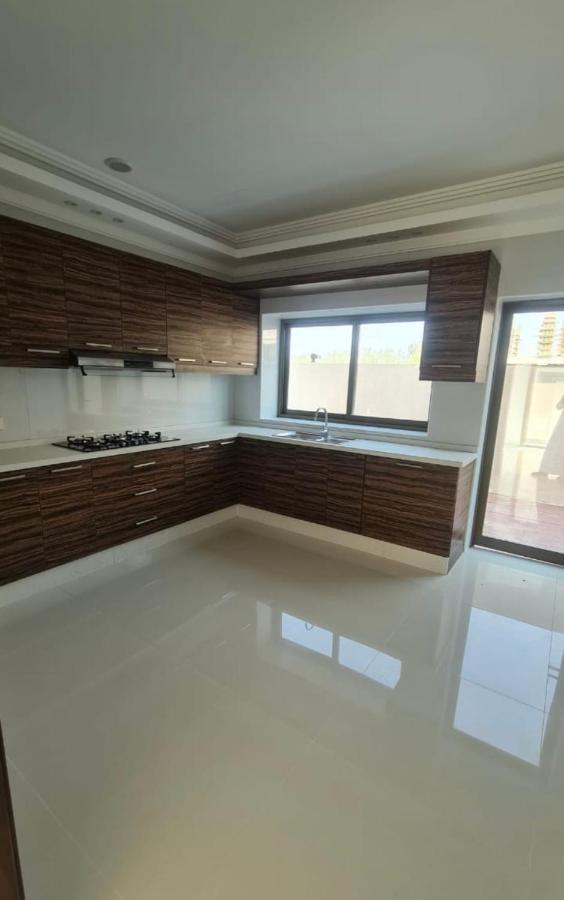Ab * Ajman